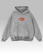 Bluza oversize z kapturem <br>Zmysłowe usta i serca <br>Haft, Efekt sprania